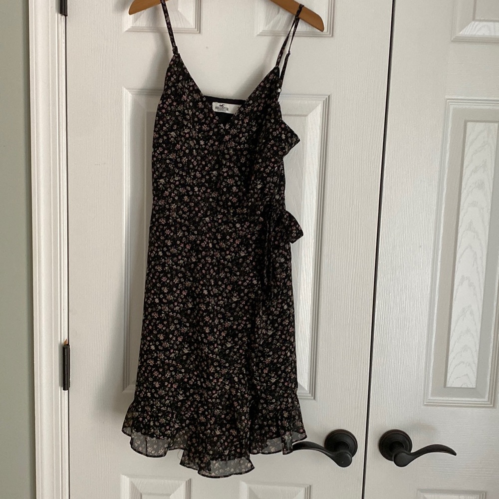 Women’s Hollister dress in size Small. Perfect for travel (wrinkle free).